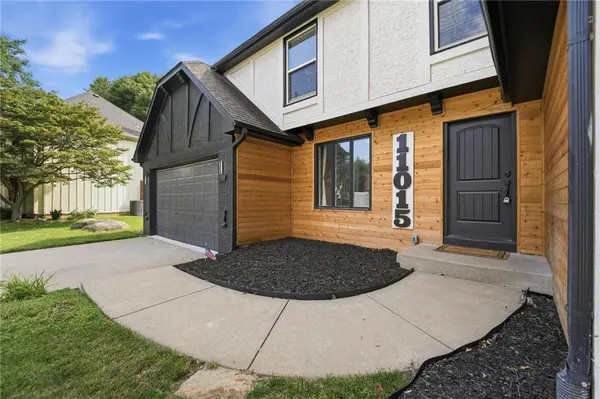 11015 W 120th TER, Overland Park, KS 66213