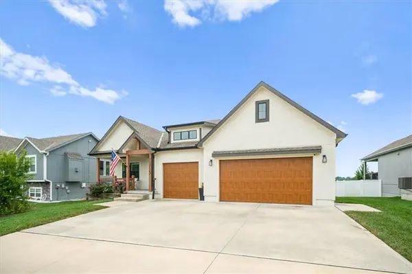 11715 E 229th ST, Peculiar, MO 64078