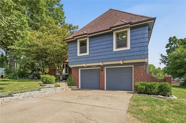 10713 W 98th ST, Overland Park, KS 66214