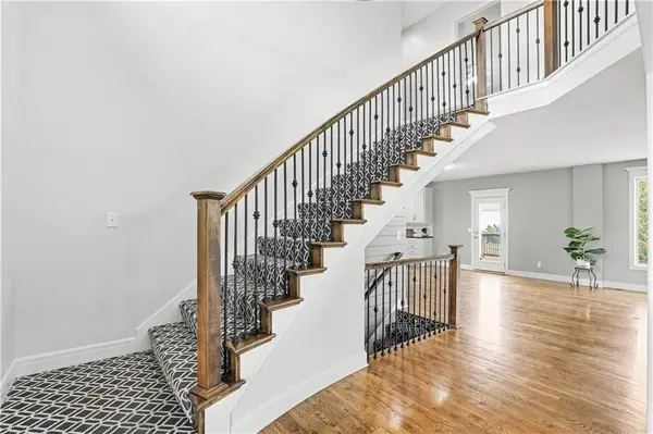 1922 Bluestone DR, Lee's Summit, MO 64064