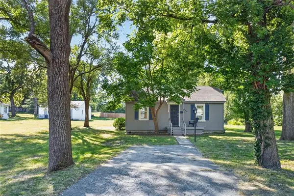 5308 Quivira RD, Shawnee, KS 66216