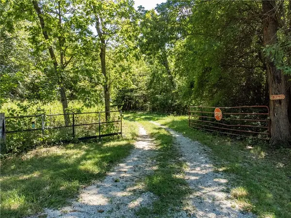 3748 Johnston LN, Bates City, MO 64011