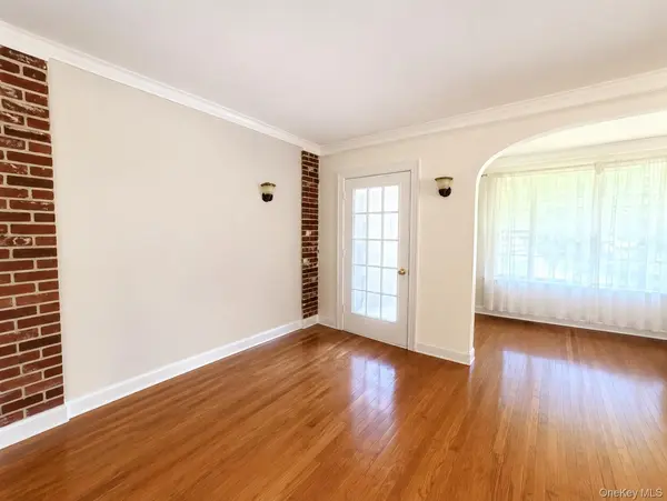 59-41 161st ST, Fresh Meadows, NY 11365