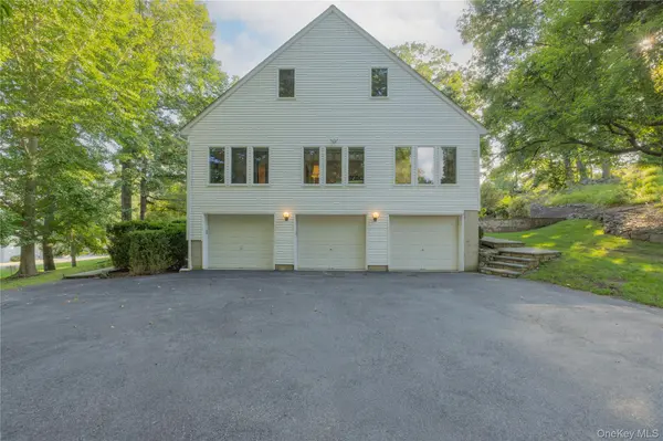 11 Hawk Nest RD, Tomkins Cove, NY 10986