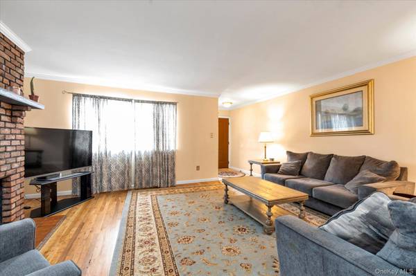88 E Valley Stream BLVD #6, Valley Stream, NY 11580