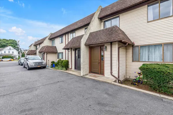 88 E Valley Stream BLVD #6, Valley Stream, NY 11580