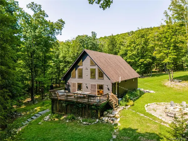858 Roosa Gap RD, Bloomingburg, NY 12721