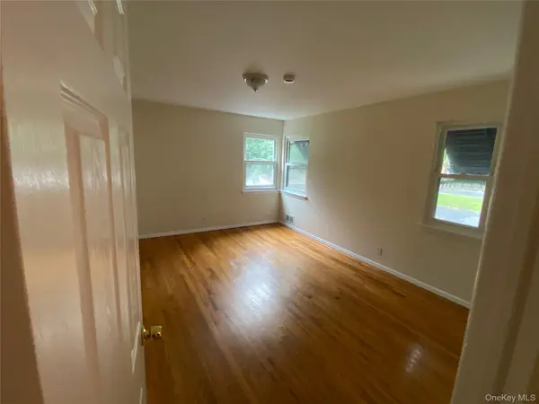182 N Middletown RD, Pearl River, NY 10965