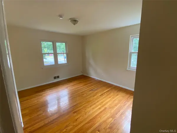 182 N Middletown RD, Pearl River, NY 10965