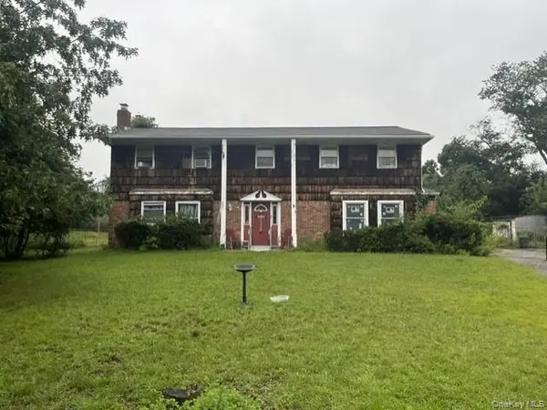 5 Selvia CT, Coram, NY 11727
