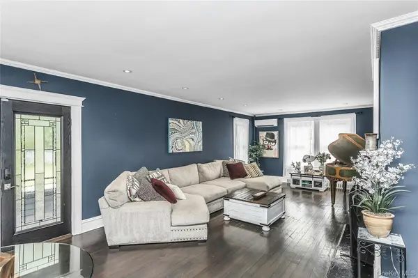 75 S Penataquit AVE, Bay Shore, NY 11706