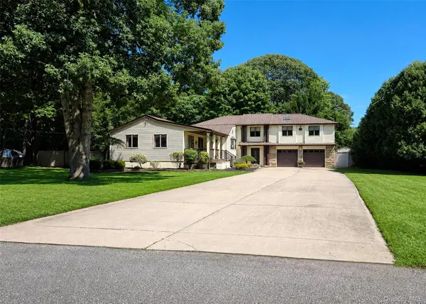 57 Wellington RD, Middle Island, NY 11953