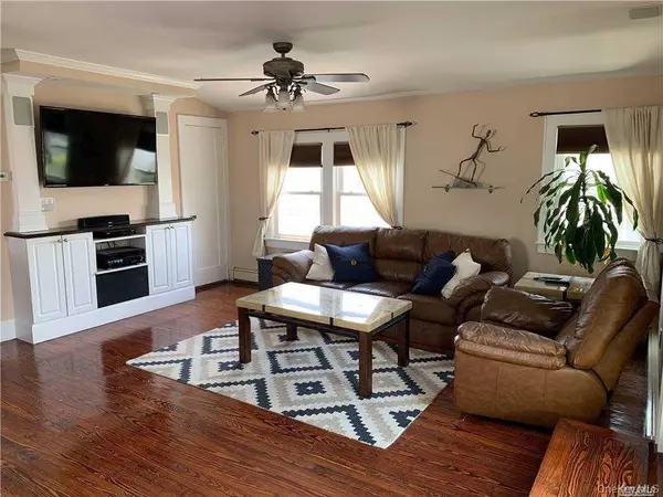 38 Clayton AVE #Upper, East Atlantic Beach, NY 11561