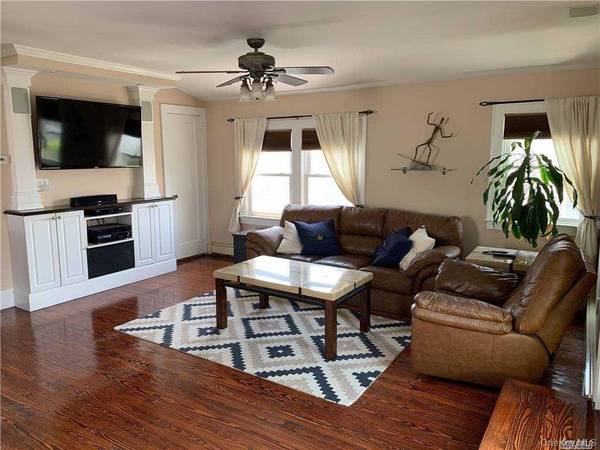 38 Clayton AVE #Upper, East Atlantic Beach, NY 11561