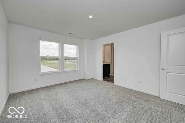 2032 Oak Terrace DR, Shelbyville, IN 46176