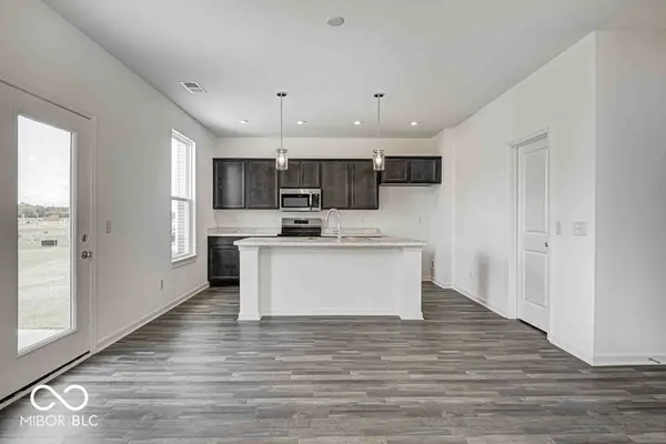 2032 Oak Terrace DR, Shelbyville, IN 46176