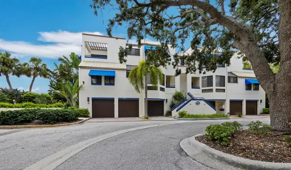 1906 HARBOURSIDE DR #304, Longboat Key, FL 34228