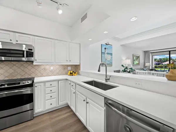 1906 HARBOURSIDE DR #303, Longboat Key, FL 34228