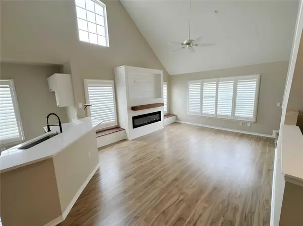 5531 ROSEHILL RD #201, Sarasota, FL 34233