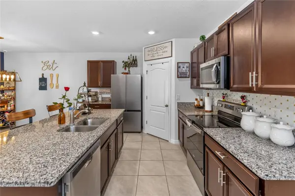 319 CHARLES DR, Deland, FL 32724
