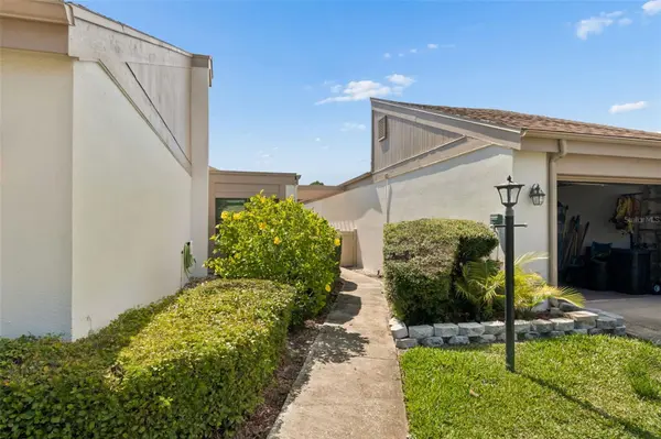 100 LISA LN, Oldsmar, FL 34677
