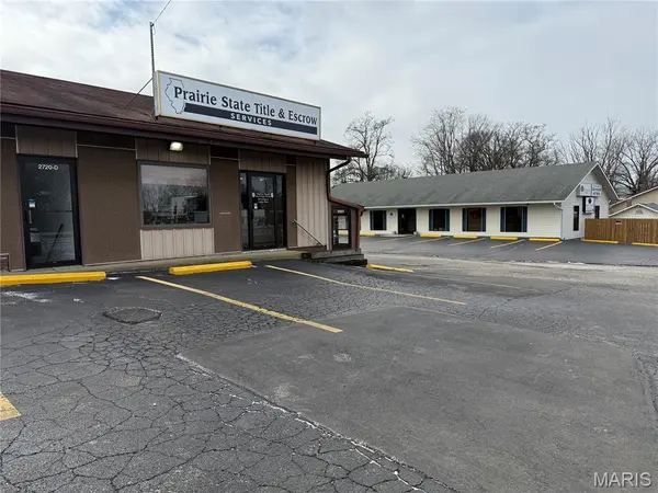 2720 Grovelin ST #D, Godfrey, IL 62035