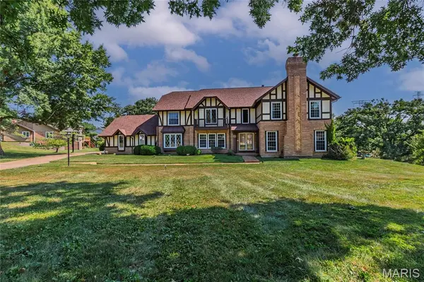 16726 Kehrsgrove DR, Chesterfield, MO 63005