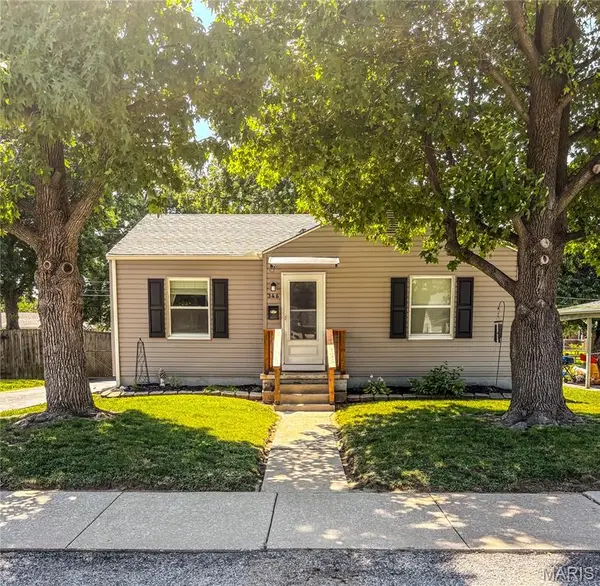 346 12th ST, Wood River, IL 62095