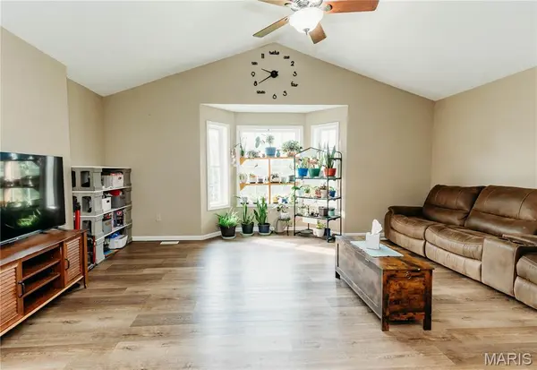 120 Sweet Valley CIR, Crocker, MO 65452