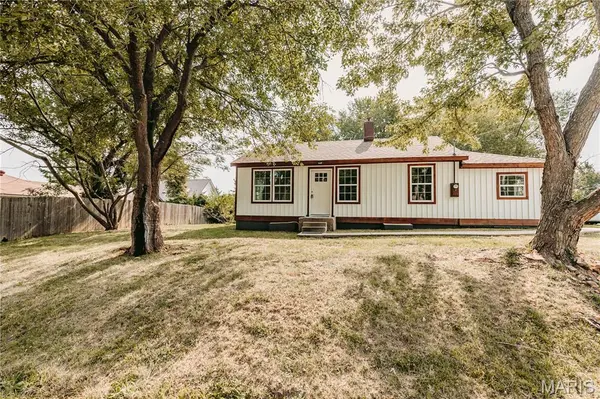 303 S Pine ST, Dixon, MO 65459