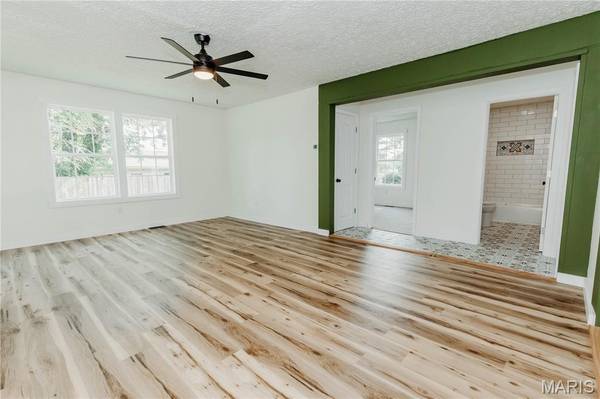 303 S Pine ST, Dixon, MO 65459