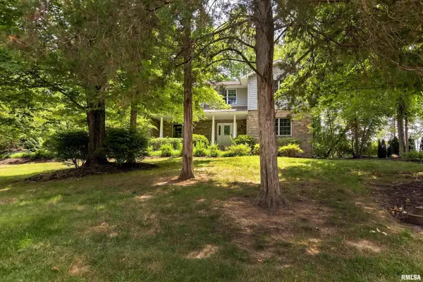 1127 Cedar Ridge LN, Carbondale, IL 62901
