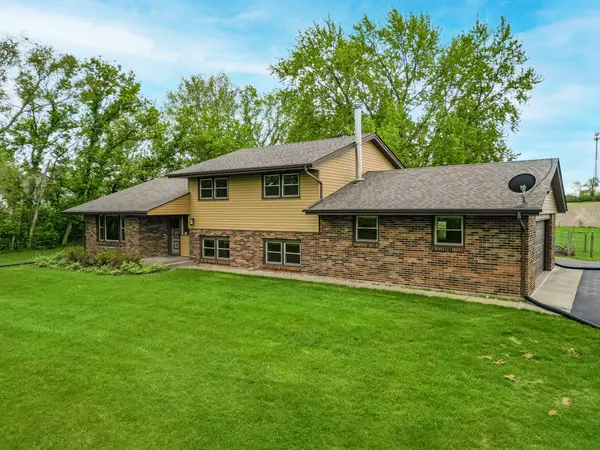 10160 Cemetery RD, Pecatonica, IL 61063