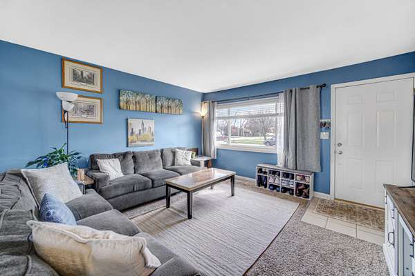 310 Maricopa LN, Hoffman Estates, IL 60169