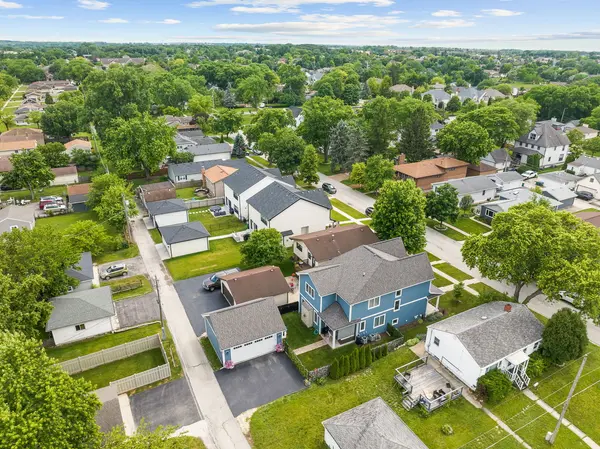997 Florence ST, Lemont, IL 60439