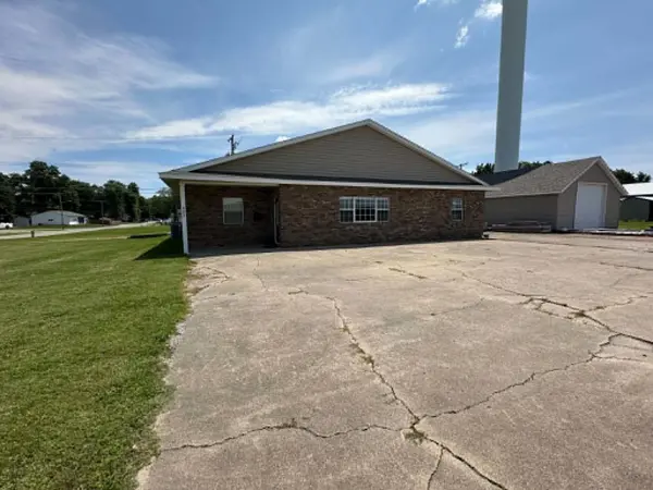 403 S Sycamore, Villa Grove, IL 61820
