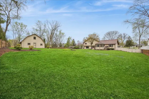 6037 Dunham RD, Downers Grove, IL 60516