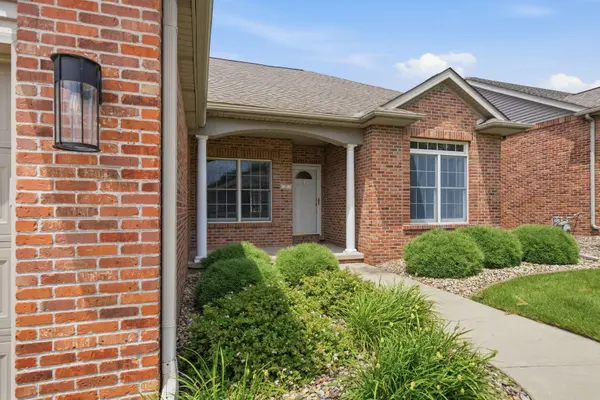 5 Spring Ridge CIR, Bloomington, IL 61704