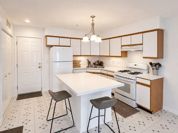 1214 ORLEANS DR #1214, Mundelein, IL 60060