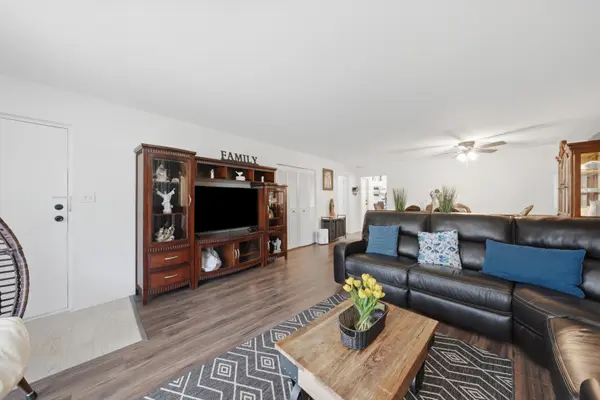 10332 S Pulaski RD #107, Oak Lawn, IL 60453