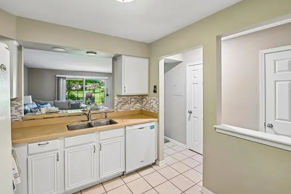 421 Lakeview CIR, Bolingbrook, IL 60440