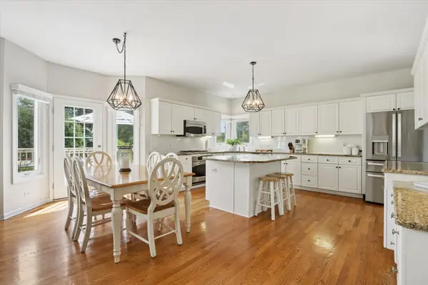 1400 Monarch CIR, Naperville, IL 60564