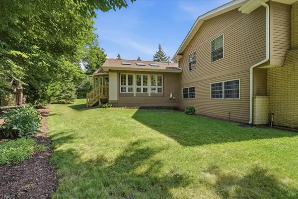 206 Londonderry CT, Mundelein, IL 60060