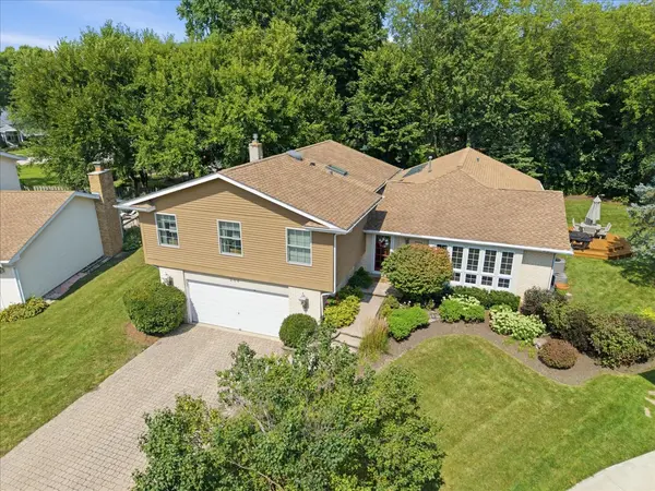 206 Londonderry CT, Mundelein, IL 60060