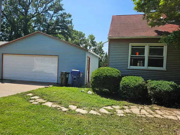 1517 W Kimberly RD, Davenport, IA 52806