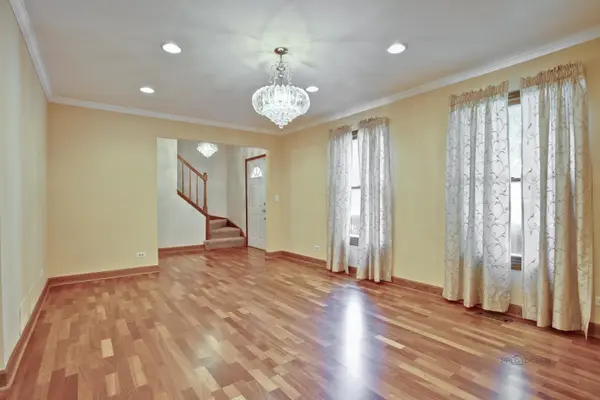 417 Lamont TER, Buffalo Grove, IL 60089