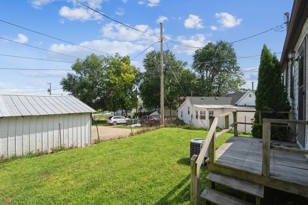 1113 S 6th ST, Clinton, IA 52732