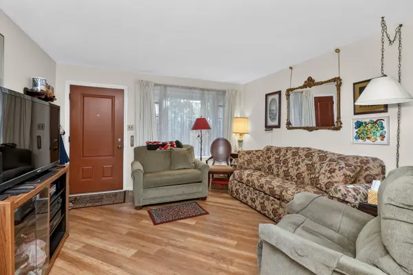 964 S 3rd AVE, Des Plaines, IL 60016