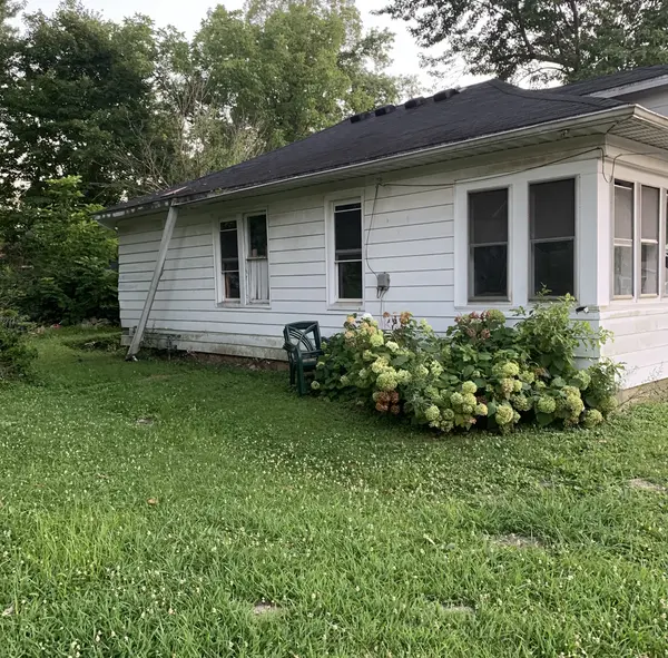 301 E Larch ST, Carbondale, IL 62901