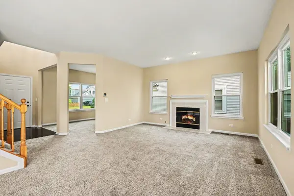 1057 Rosefield LN, Aurora, IL 60504